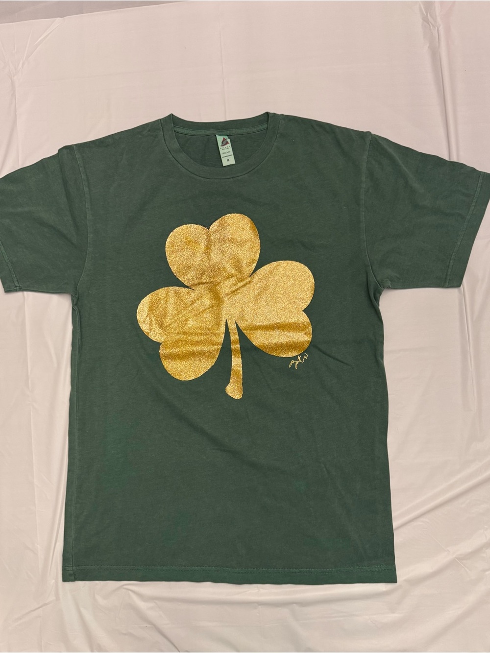 Graphic Tee - Unisex Green T-Shirt with Gold Shamrock Graphic NWOT 💯 Cotton